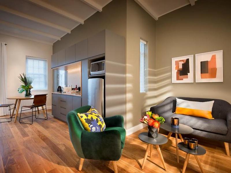 0E6A79E24D2B2F67FD0A1EF3AA9A28A8