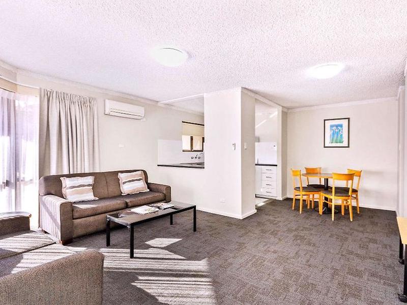 A87C99DFF28A0F225CEC32033E8B16C2