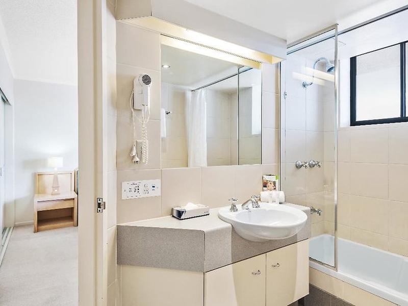 9EF33387283E2C8653BF83F6F560BD22