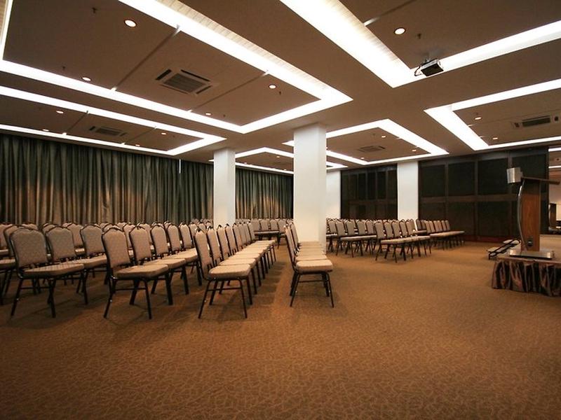 AD5C2ED565731340423CD5E13420882B