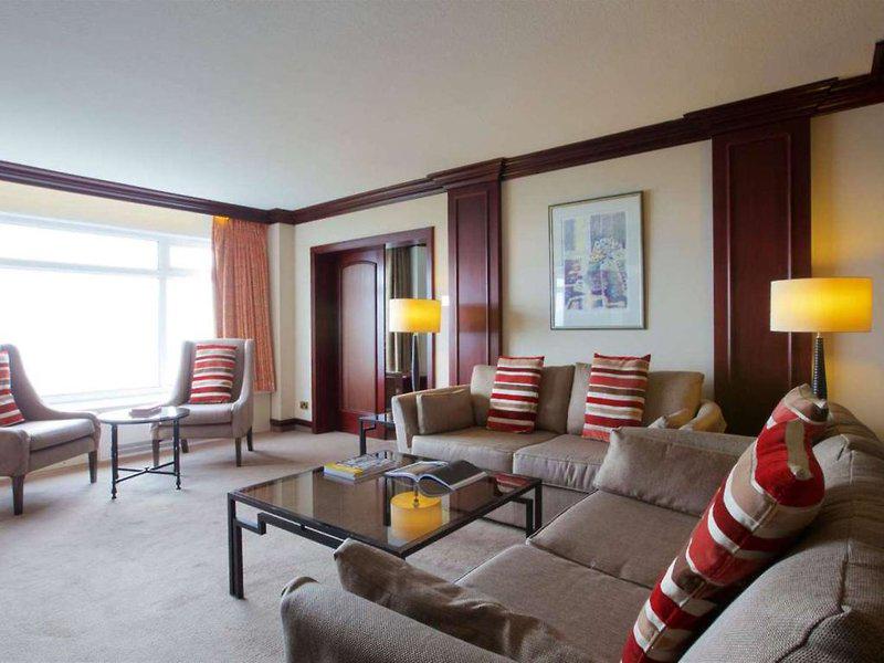 368062263E2B7E1F9EAFD4AFB9449193