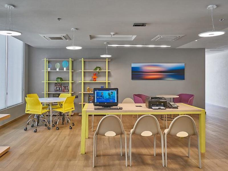 BC9961904B524DF2F1A67A1D18FA835E