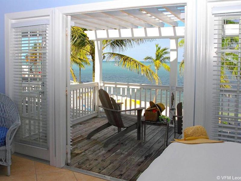 ACD6C2E7018AA17376DEF7357D6D59C8