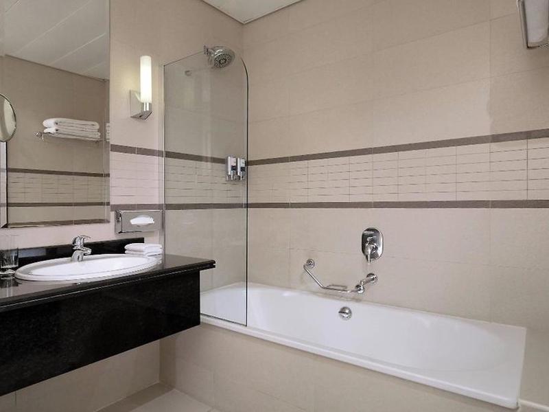 20042FF92F3985AE780A83213C187E5A