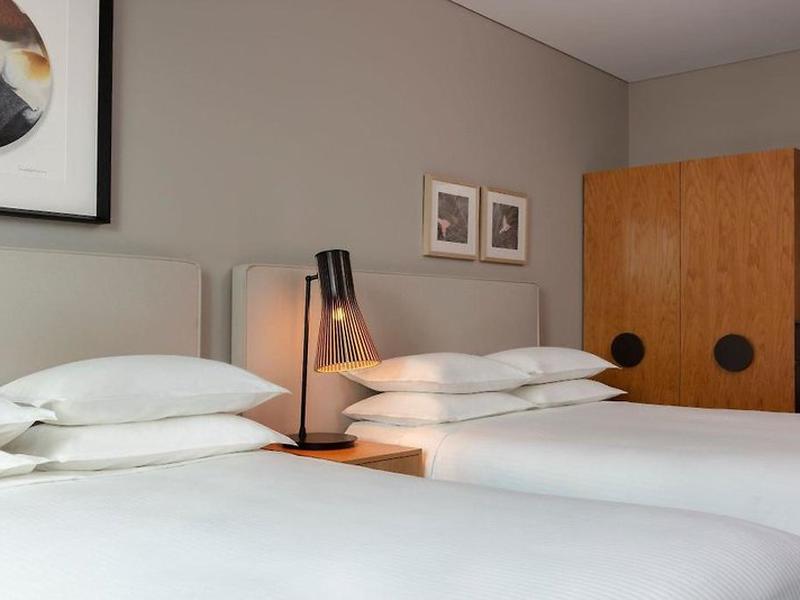 1EAEA1C05C4C33602C93F97FD8C01FC3