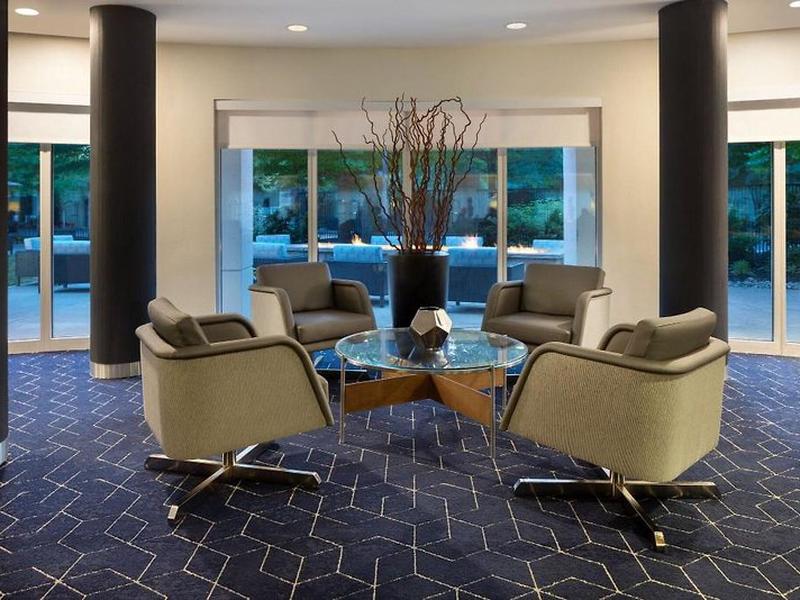 Courtyard by Marriott Edison Woodbridge