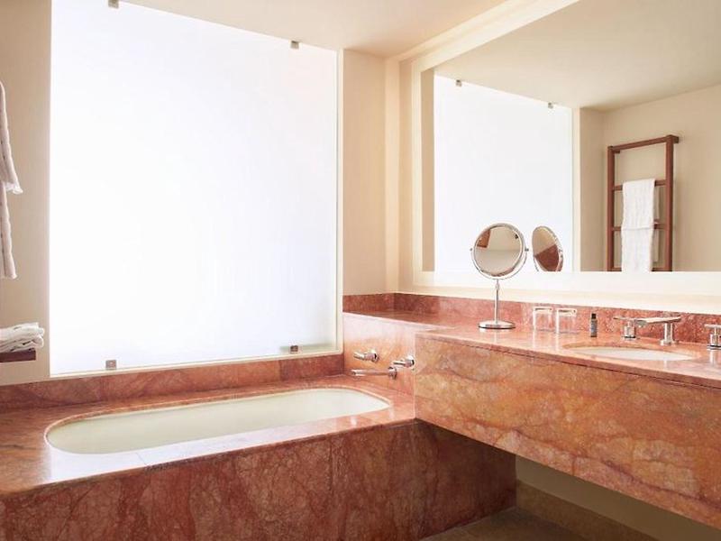 84DBD9907F7B376B6098848E8BB9D3FE