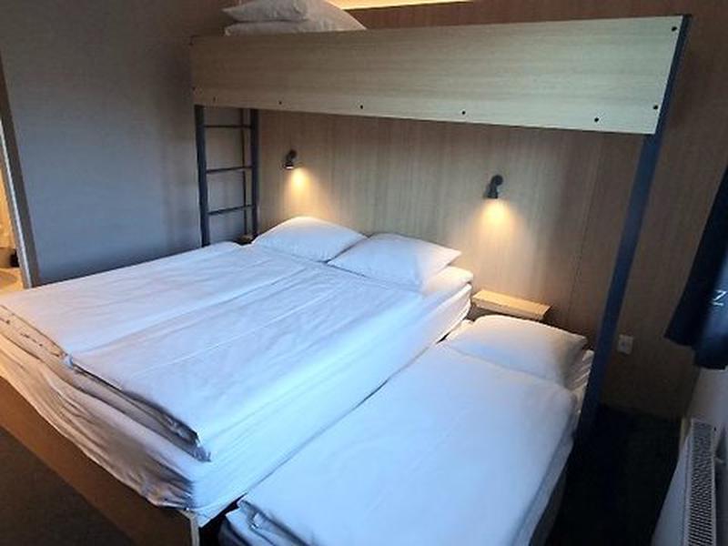 E2B334F9C9C7604846E9EDAE79CA8221