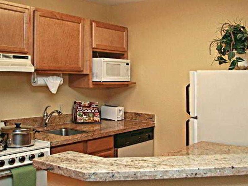 C27F4B79F560417337611B85DECBF1AB