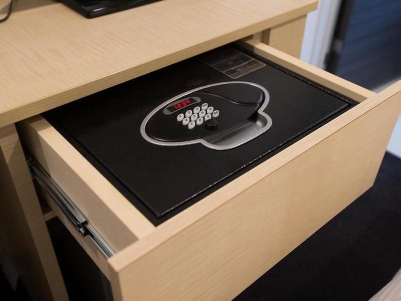 EB2157B05715127D12DBD2CBDBEC9F59