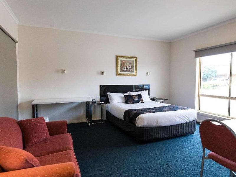 C377BDFF8D0A33E3B8E5B3ACE3F3148E