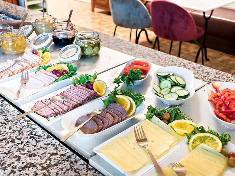 64E30AFAC569C6AB850EC4B82F9E33FB