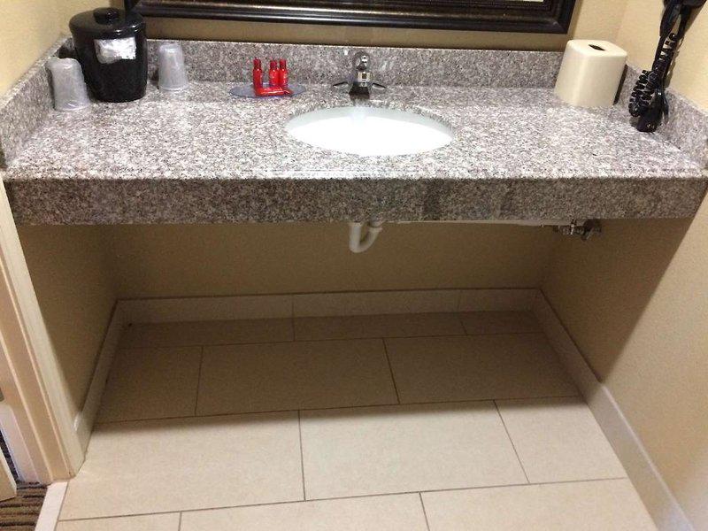 82F903C70D98B5065D06E2943A8ACAEA