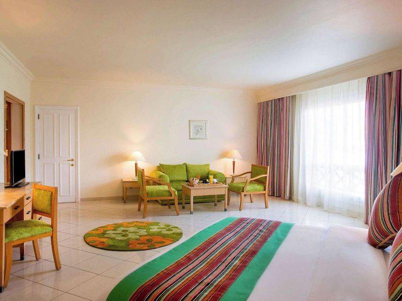 EFAAEBEE99F230AE66E0B6E86580F688