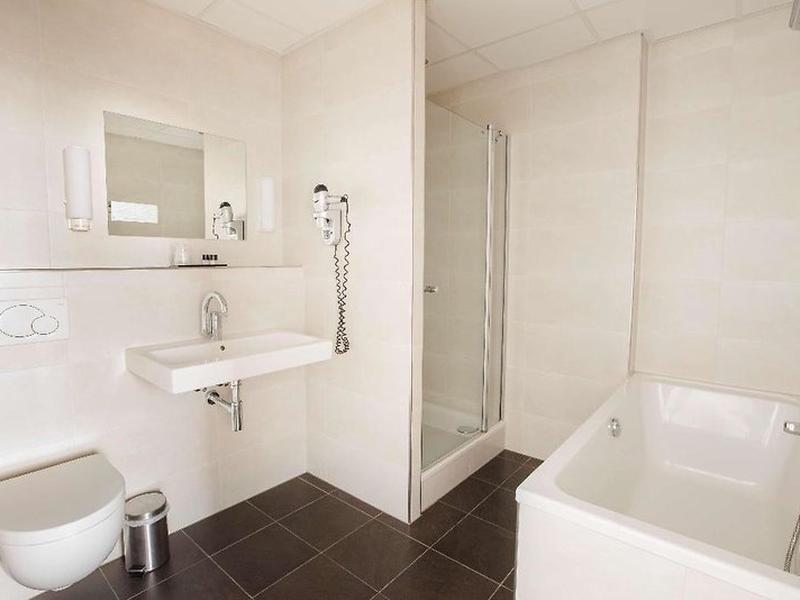 6B3C80FAF68557DA4552A941218ACBAC