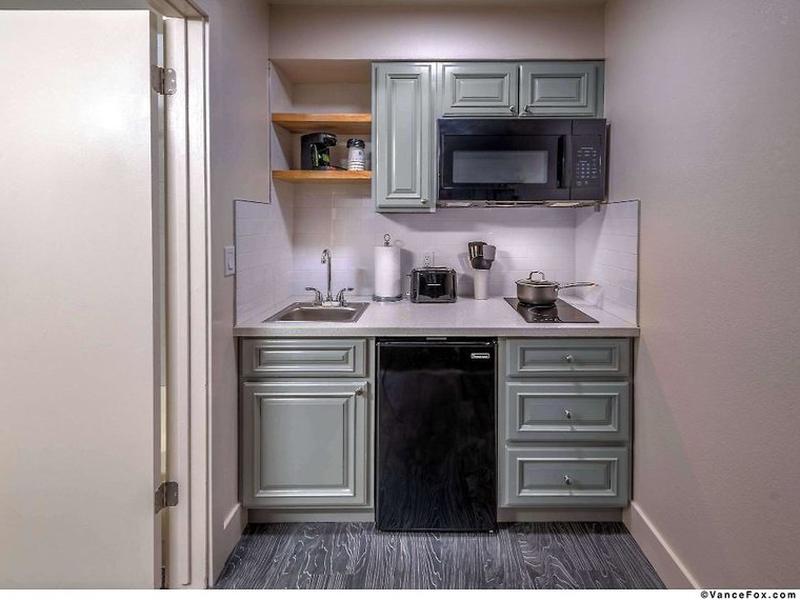 C13A6C5274724BBF952924729BBE17CB