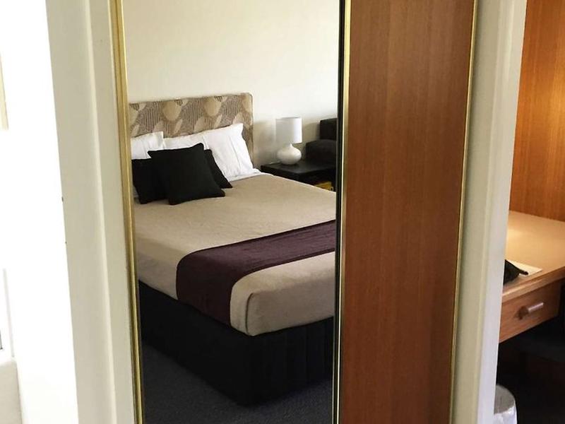 77EE3BD60FFBEB5F6D7428819104017A