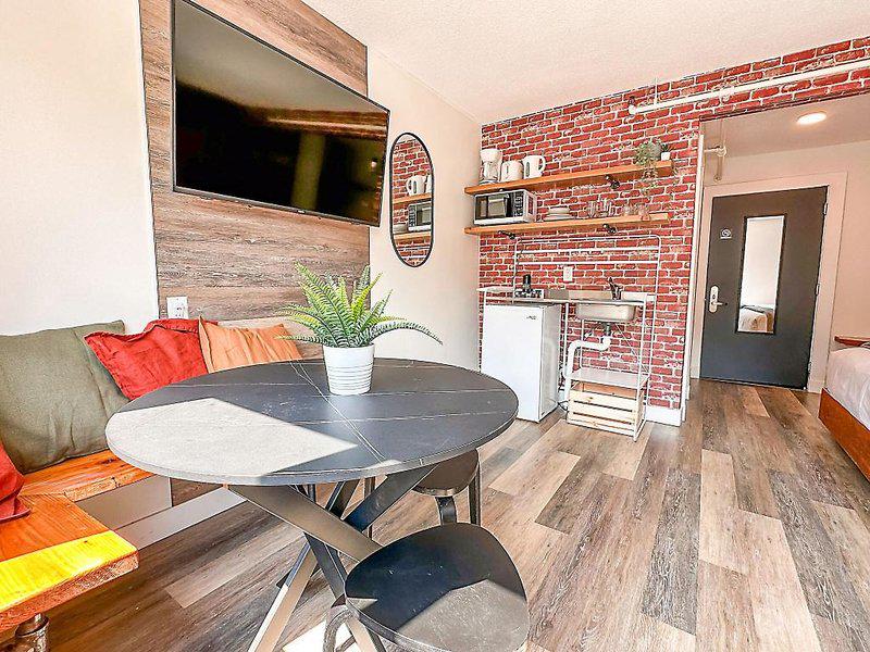 ACD9D4F76DE8AC176CC68E6561545D33