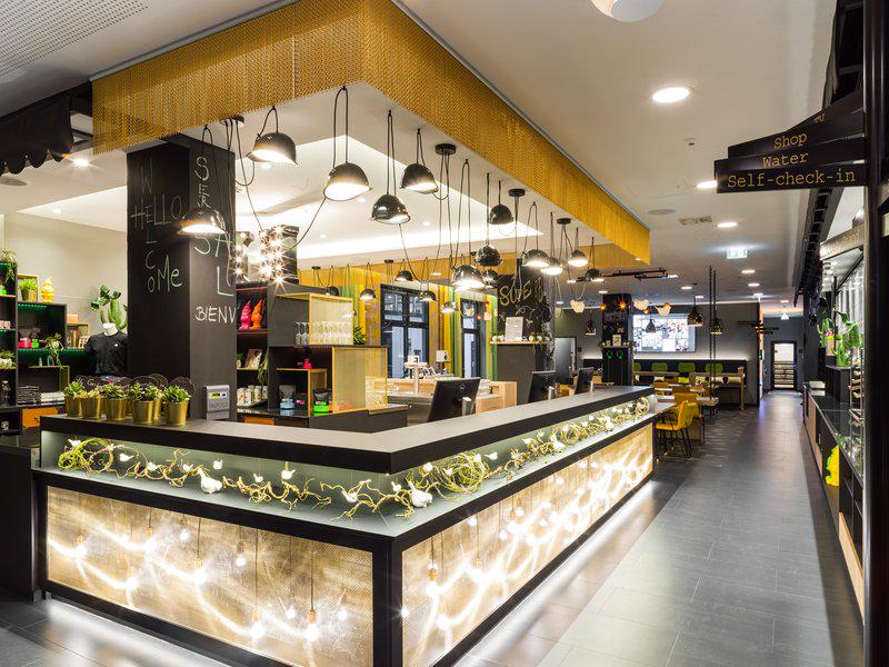 B11851F9E1A7EF6482C49A356BCE0778