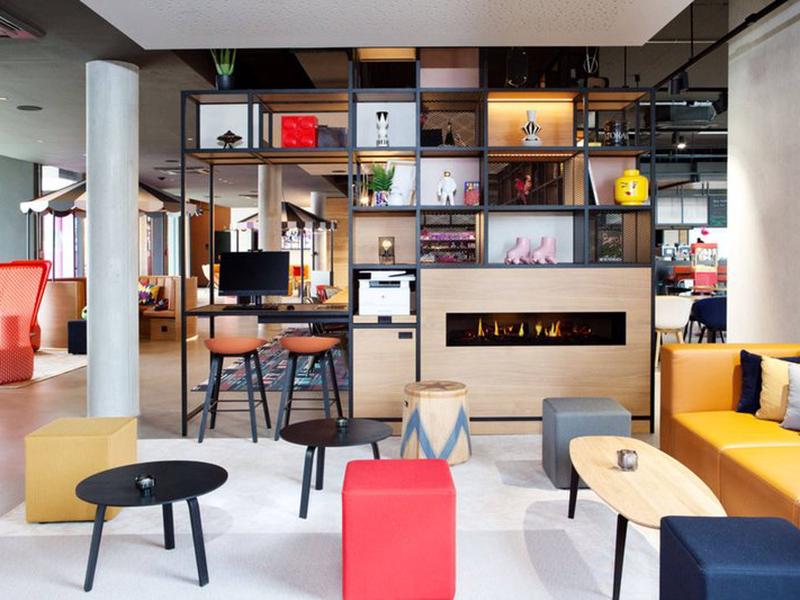 E5A5E50F118D4B04CA756BAF656A1E33