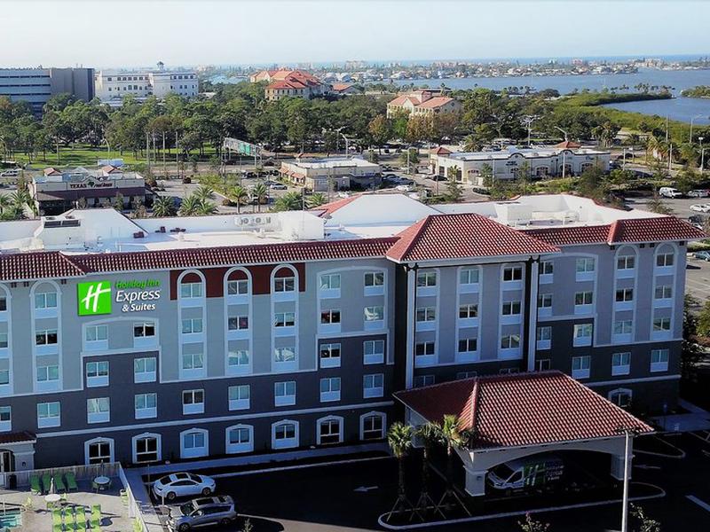 Holiday Inn Express & Suites St. Petersburg - Madeira Beach by IHG