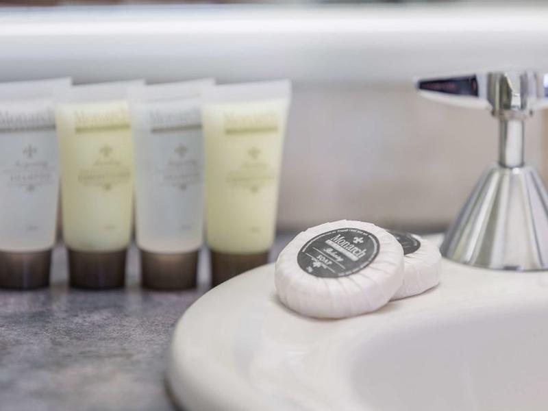 46E03E698922BEF69EE4AD420E1E007C