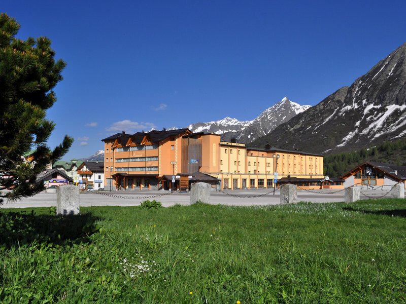 5EB7BB66EA430ADF49AAB22D9CBAFB3F