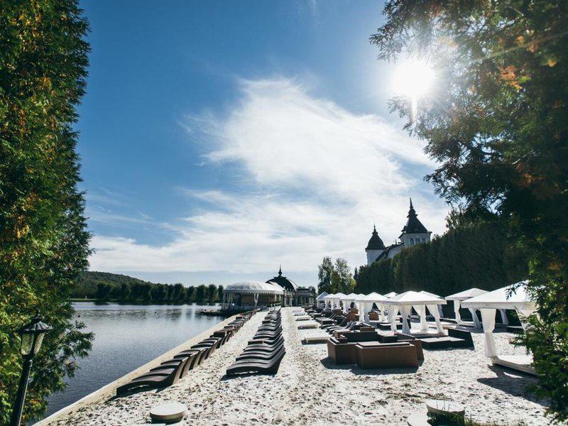 F4435A90D92B368F535E33E0716D6C35