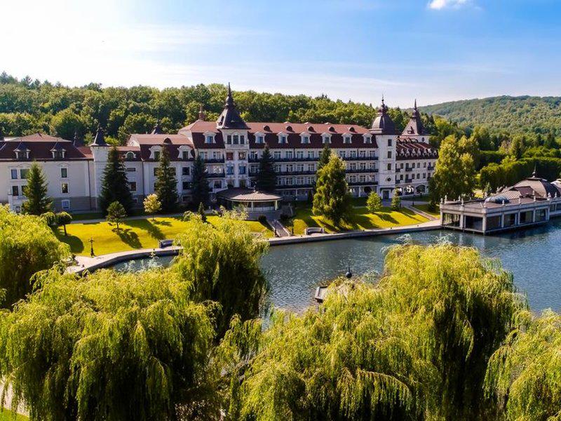 D8E81F50DB8A4AEFF530DE4B46E85BA5