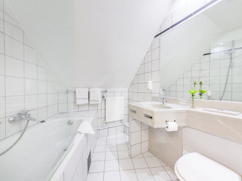 84AB28039496C8874386103055528C5D