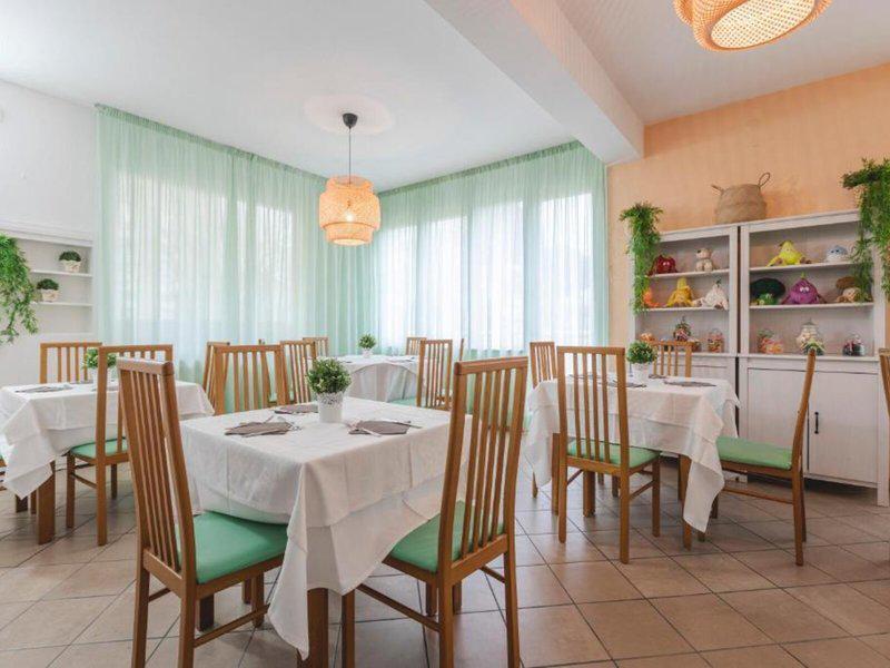 E89437E690F8F97312C9972D3893C346