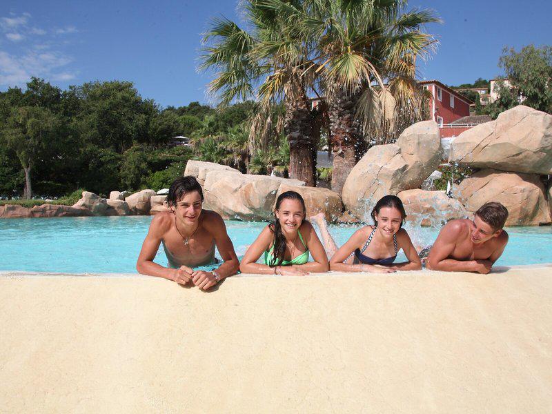 9DFC31F624103D859E521D4489696155