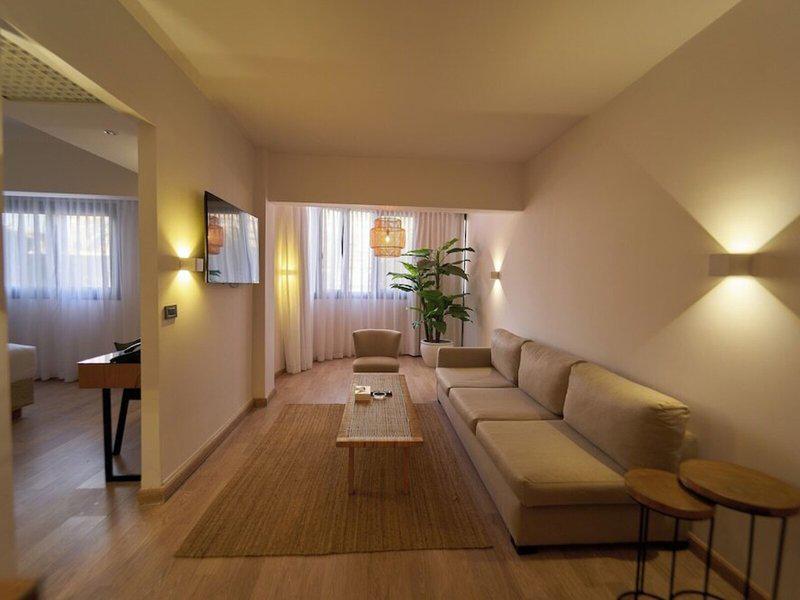 B641E883BE726CCE9837ECCB1A93547F