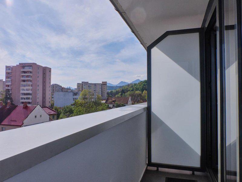 81E6FDFBFE564409DFD4D8F74A72DCA2