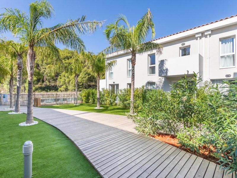 8B29720C54432BA3912B75B9B3C45FE2