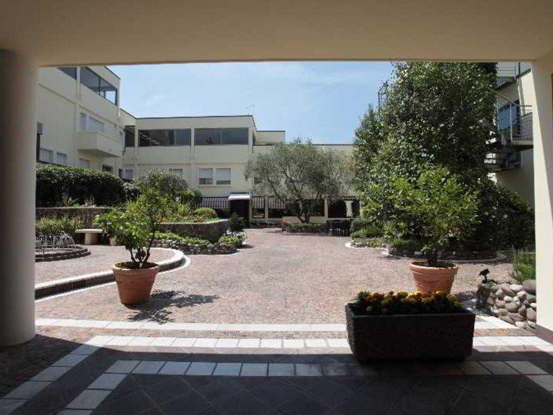 2DD9B7295204F08BA88CFA33CEC20C46