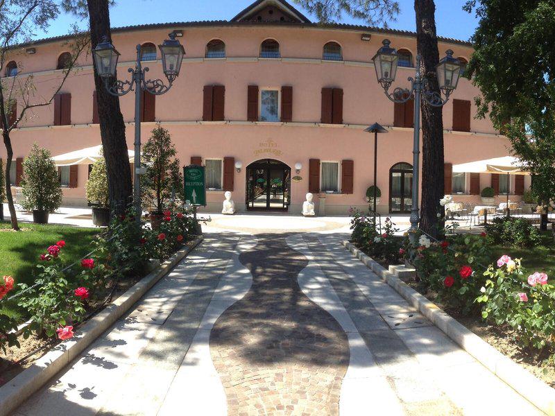 2A7E6E062D0F20E2C3218EFF49D9178C