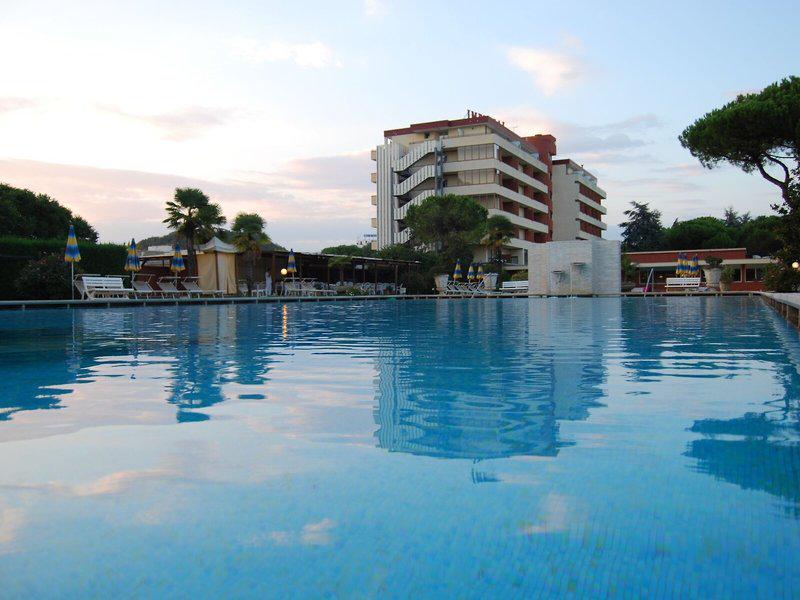 277083DDED894A041A6D26D57F571E9A