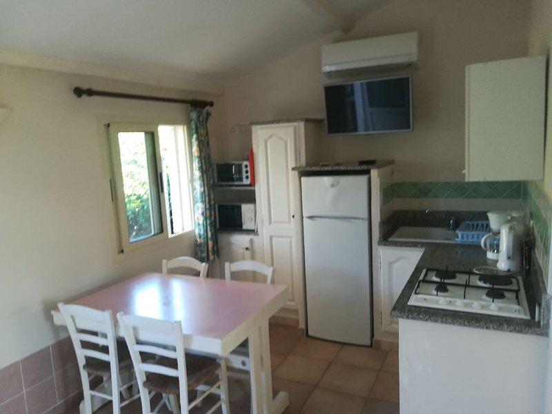 F1AC5AECCEA393CA8DD5D5681618DFA0