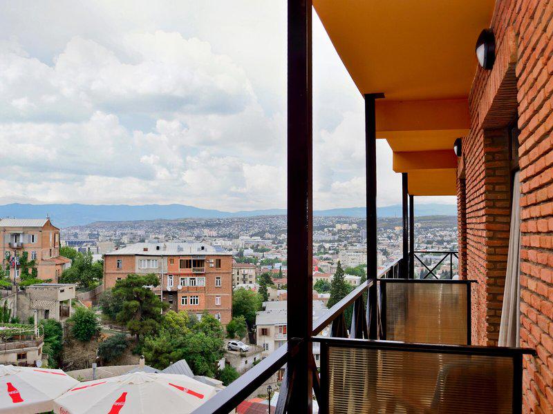 C731E958F8DE54B6B2BE69A7D04CBEA6