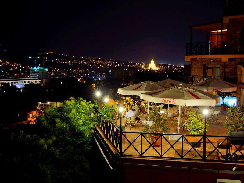 E9092752137FA7A907E61A86F4F3B888