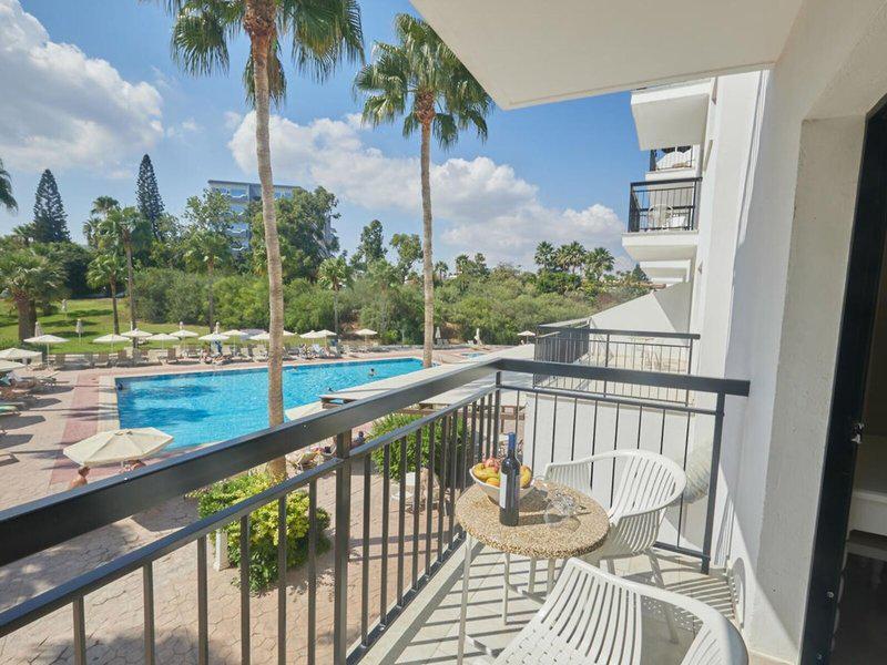 D864B70DB77BFFC9E0C2CCAE4791653F