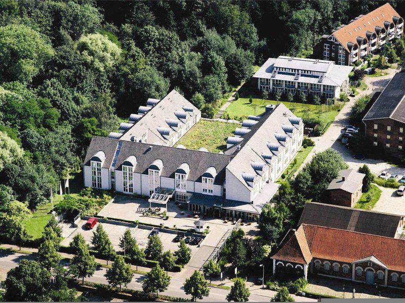 98BDE5851556C24AE1CFFD59E5921BBC