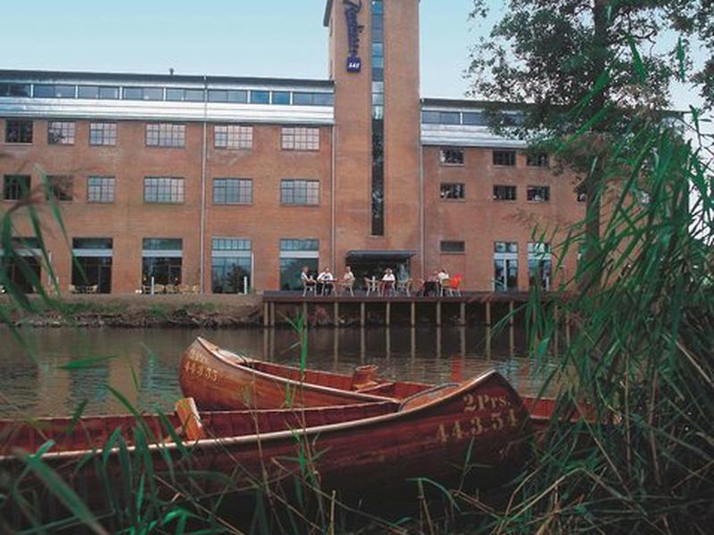 997B3593952966D68605CA141176B7BD