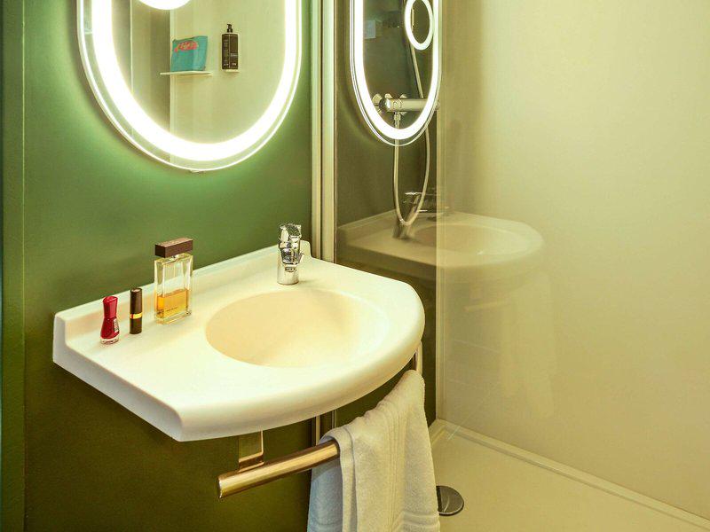 5B8512BFEE9FE7F708BAD27F4180AF05