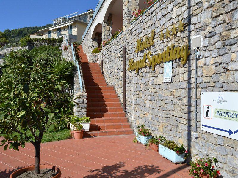 83660501687AC04AA6702BFDE1D10E3A