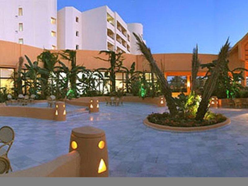 33C595F10E5D155C550C1B16CAC82567