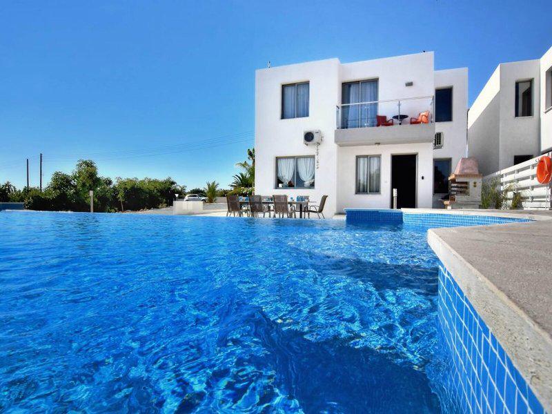 C559670021C1A4296BA180C121474184