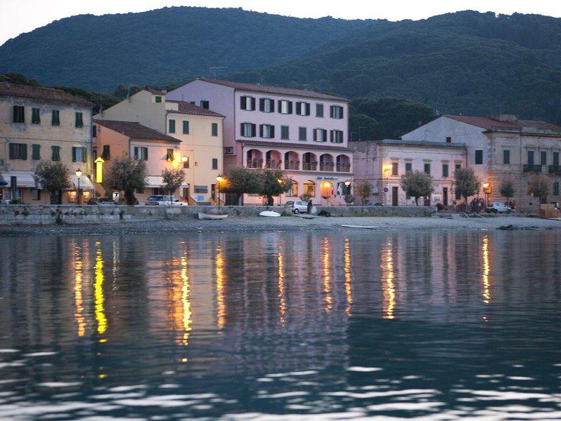 2A0F3A51ED744334FED1FAB5831333A5