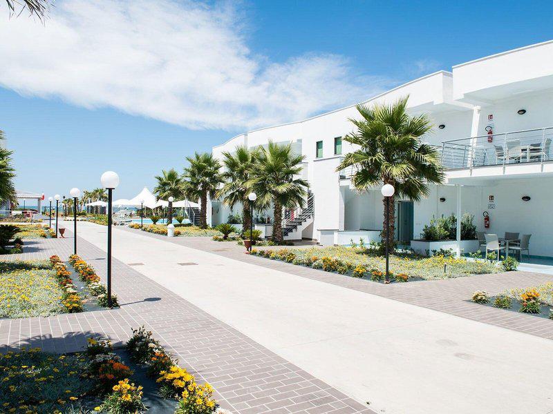 EAC4471E2388F538CA7CB367BE9D77D4